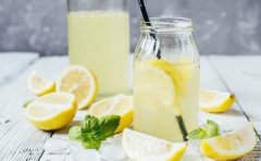 柠檬水的十大养生功效与最佳饮用时间